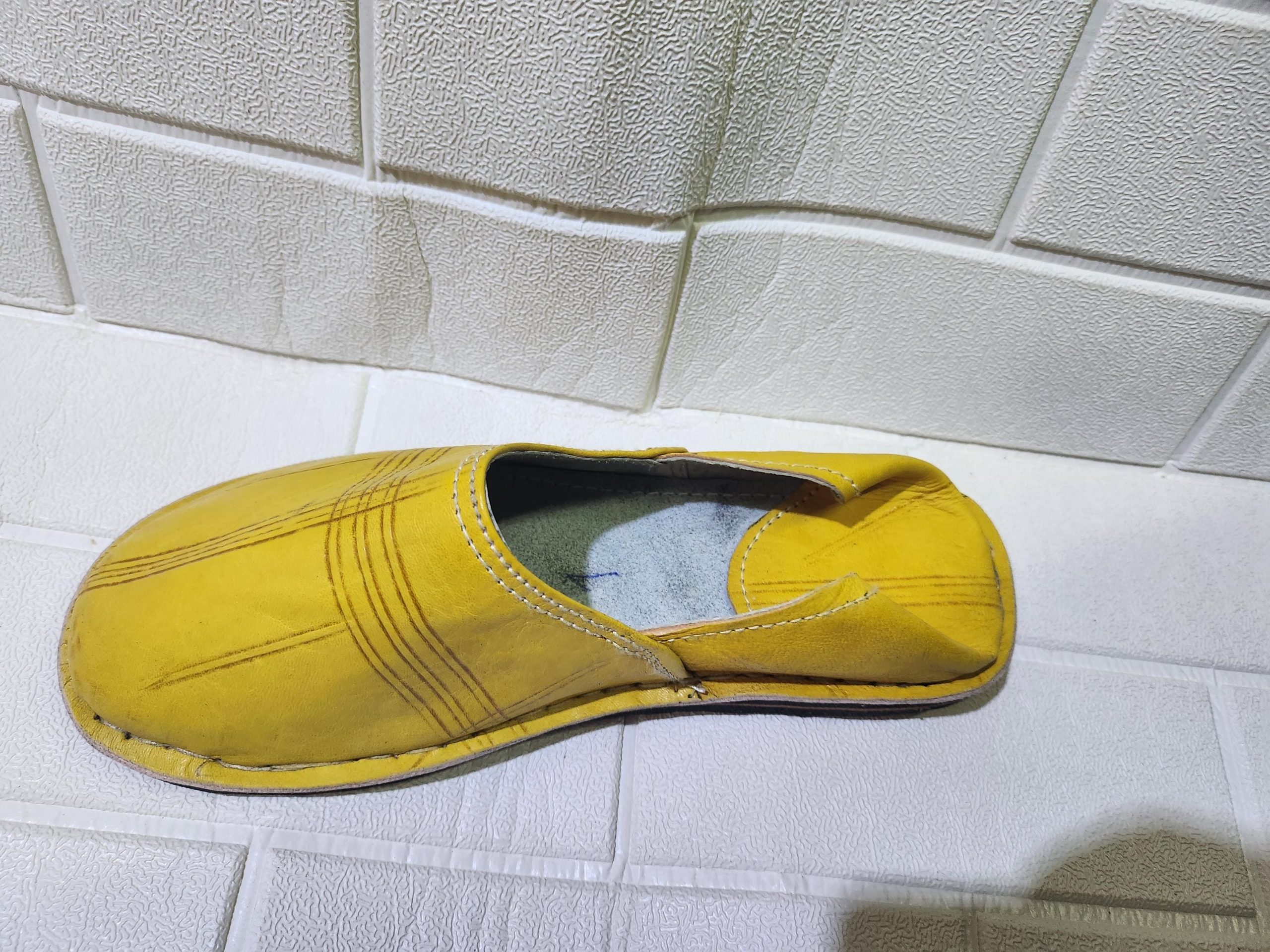 Handmade Moroccan Yellow Leather Babouche For Men – Traditional Slippers – Pointed-toe Leather Shoes – Classic Artisan Moroccan Footwear